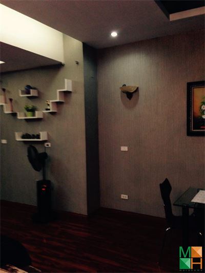 Thi công giấy dán tường Royal City
